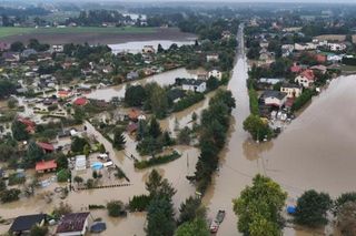 Pierwsze pieniądze dla powodzian wpłynęły już na konta gmin. Na jakie wparcie mogą liczyć mieszkańcy?