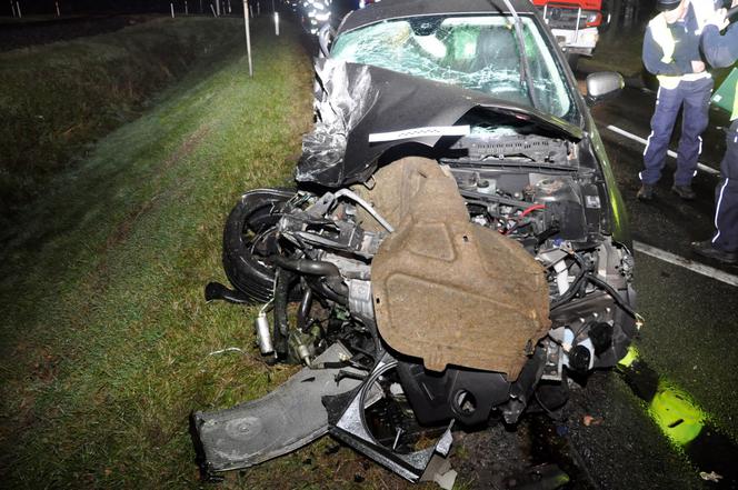 Wypadek na DK 58 koło Pisza. Czołowe zderzenie dwóch samochodów. Jedna osoba ranna