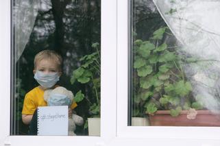 Duża liczba dzieci w Polsce choruje na koronawirusa! Jak chronić je przed wirusem?