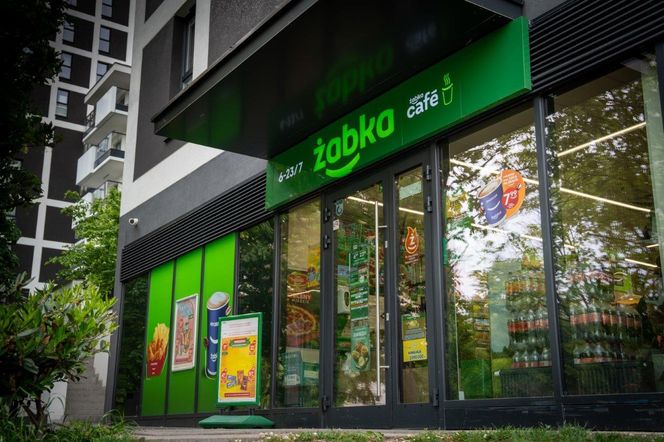 Nowa usługa w Żabce: poprawki krawieckie online