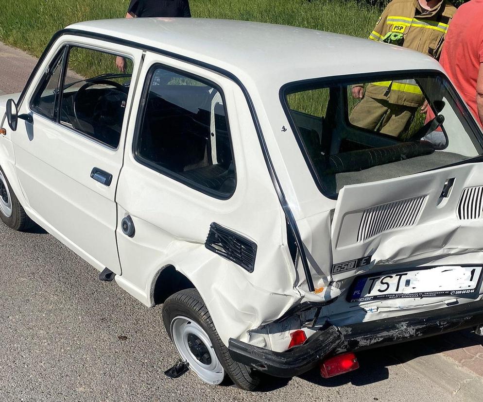Groźny wypadek w Pawłowie. Dwoje dzieci i kierowca Malucha w szpitalu 