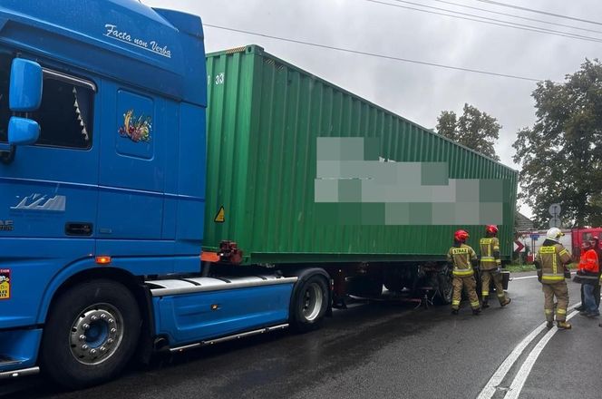 Izbica. Rodzina w szpitalu. Audi zderzyło się z ciężarówką na DK 17 [11.10.2024]