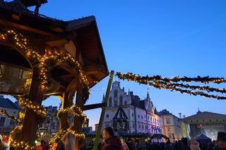 Świąteczne Miasteczko w Rzeszowie. Rynek rozbłysnął milionem światełek!