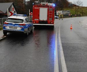 Nie żyje 69-letni pieszy potrącony przez dostawcze renault. Wypadek śmiertelny na DK 52