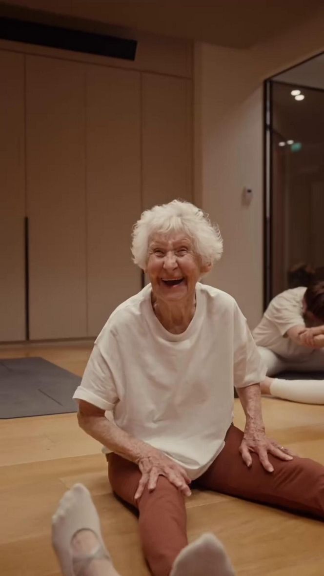 Ma 102 lata i uczy jogi! Jej nazwisko zwraca uwagę Polaków