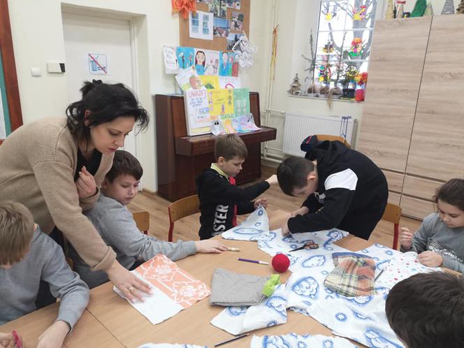 Giżycko w akcji „Szyjemy torby dla torbaczy” 