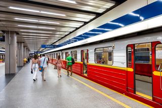 I linia metra w Warszawie – stacja M1 Natolin