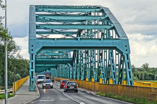 Most fordoński im. Rudolfa Modrzejewskiego nad Wisłą w Bydgoszczy-Fordonie