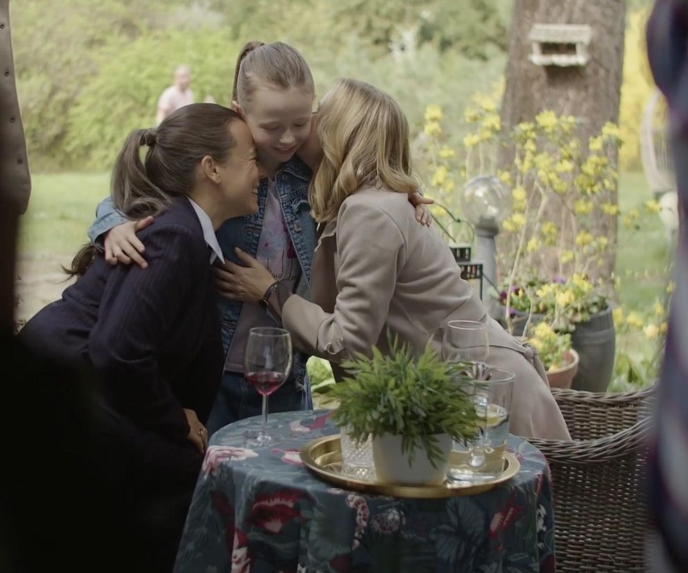 M jak miłość po wakacjach. Magda (Anna Mucha), Julia (Marta Chodorowska), Nadia (Mira Fareniuk)