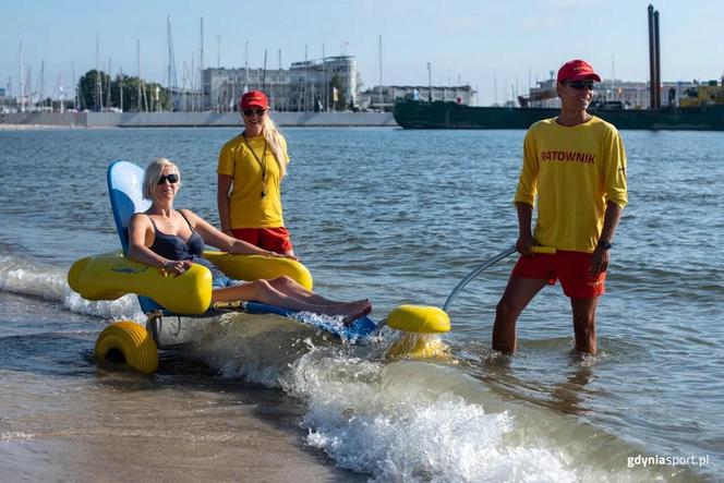 Plaża bez barier i kąpiel na wózku