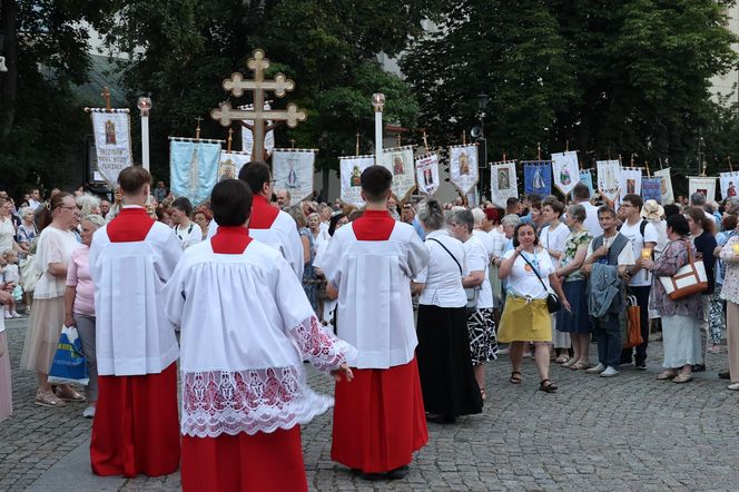 76. rocznica Cudu Lubelskiego. Procesja różańcowa w centrum Lublina
