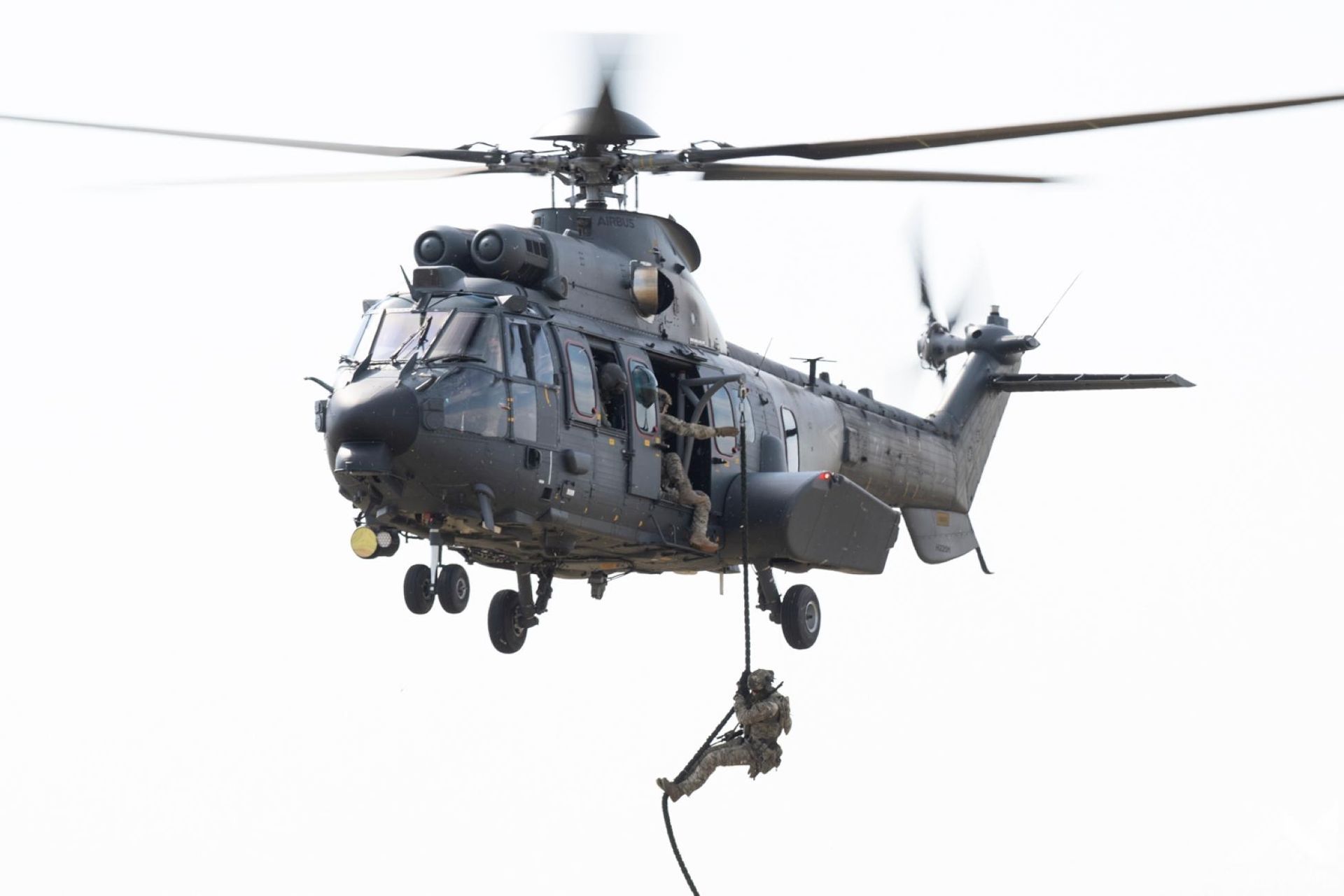 Węgierskie H225M w komplecie