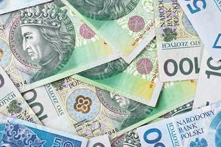 Polacy trzymają na kontach miliardy złotych 