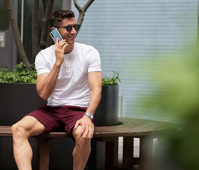 Robert Lewandowski nie gra w piłkę i znalazł sobie nowe zajęcie w domu [WIDEO]