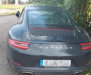 Pościg za kierowcą porsche. Wjechał do Polski z Niemiec i porzucił auto [ZDJĘCIA]