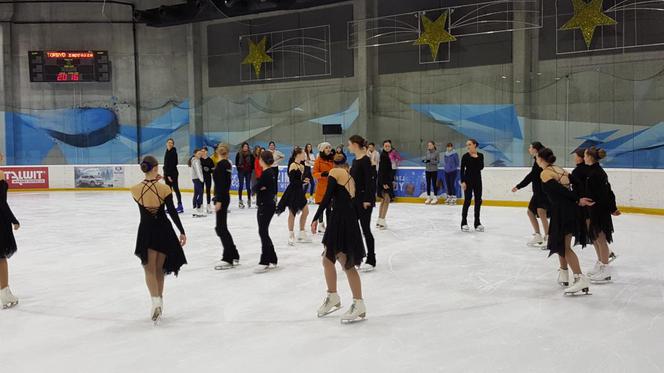 Dziewczyny z Team Skadi tańcem na lodzie zapraszają do zespołu