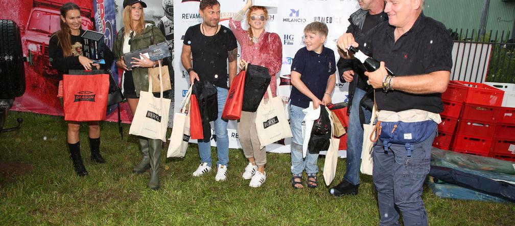 Gwiazdy w terenowych samochodach dzielnie walczyły w zawodach VIP Cross