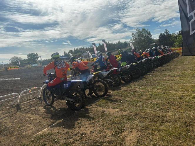 Ostre ściganie na torze w Strykowie. Inauguracja Pucharu Polski z udziałem Motocrossu Zaborowo z Leszna