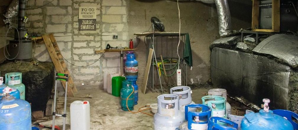 KAS zlikwidowała bimbrownię w gminie Mońki. 28-latek usłyszał zarzuty