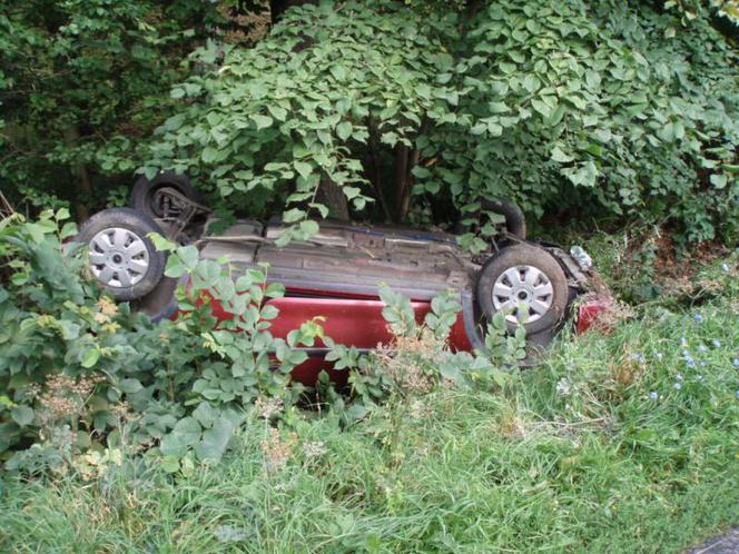 Drawsko Pomorskie: Wypadek z dachowaniem. 3 rannych (FOTO!)