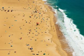 Popularna plaża zamknięta! Turyści masowo trafiają do szpitali z objawami zatrucia
