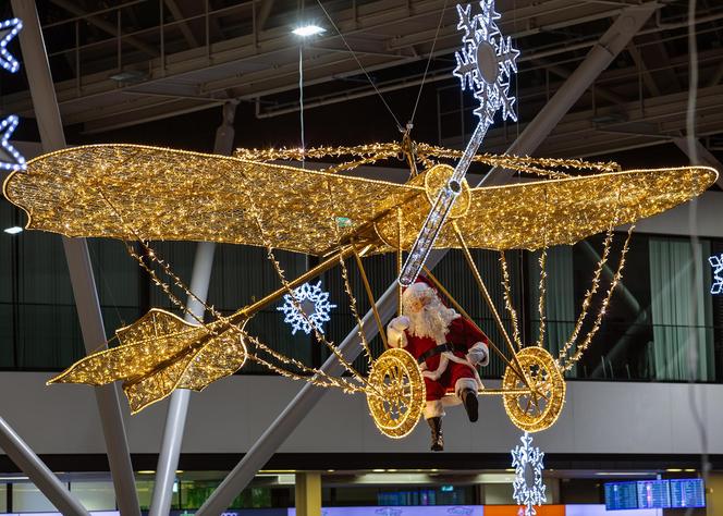 Świąteczna iluminacja na Lotnisku Chopina. Przygotowano wyjątkowe ozdoby