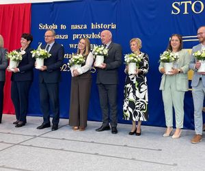Pierwsza Dama uczciła z uczniami 100 lat od nadania imienia Stefana Batorego Szkole Podstawowej w Liwie