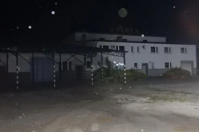 67 pojemników z nieznaną substancją odkryto w Ruszkowie Pierwszym