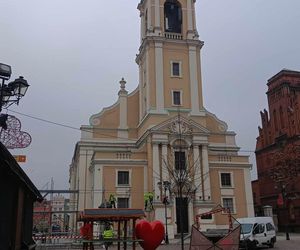 Walentynki w Toruniu. Jak spędzają je mieszkańcy i jaki jest przepis na miłość? [SONDA]