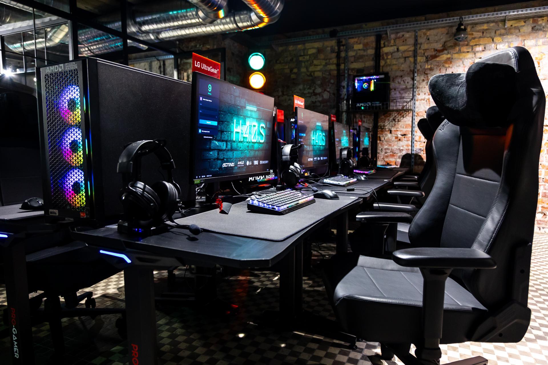 Pub H.4.0.S. Warszawa – sala z komputerami