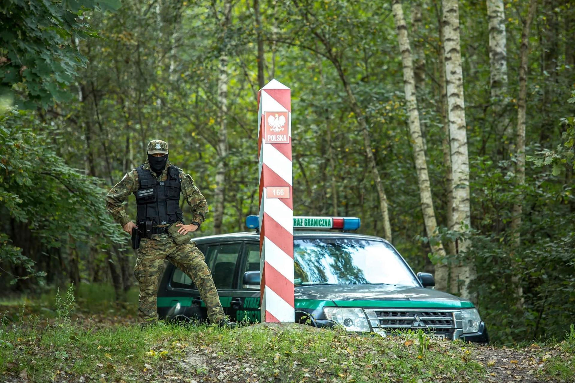 Niedaleko granicy polsko-białoruskiej znaleziono zwłoki trzech osób. Straż  graniczna przedstawiła nowe ustalenia - Radioplus.pl