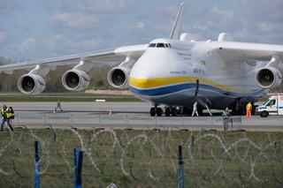 Wielki Antonow An-225 Mrija w Warszawie! Co przywiózł samolot-gigant? [WIDEO]