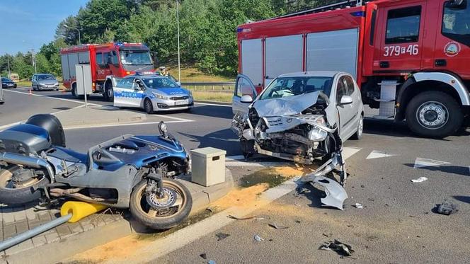 Groźny wypadek pod Skwierzyną. Samochód zderzył się czołowo z motocyklem