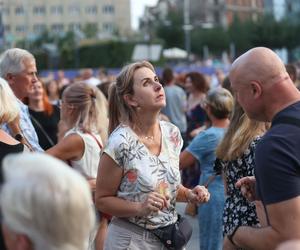 Potańcówka pod Teatrem Śląskim w Katowicach. Tłumy wręcz oszalały ZDJĘCIA