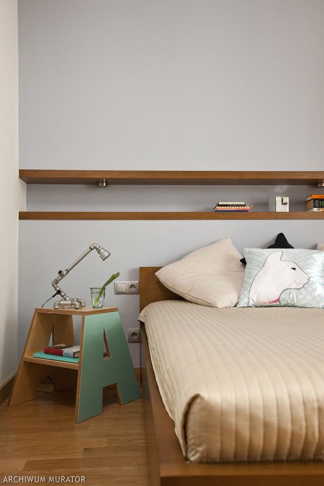 Stolik nocny w sypialni: jak zaaranżować przestrzeń obok łóżka w sypialni?
