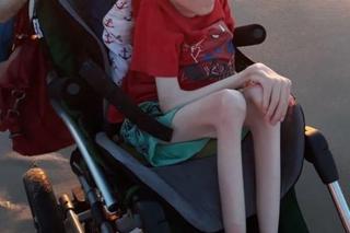 Bartek ma 16 lat i choruje na rdzeniowy zanik mięśni. Lekarze mówią, że tacy pacjenci dożywają z reguły tylko drugich urodzin