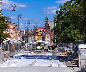 Remont nawierzchni Krakowskiego Przedmieścia w Warszawie w 2024 r.