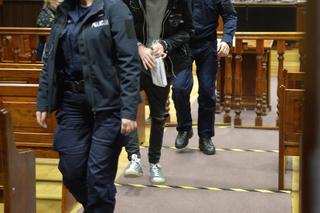 Gretchen ugotowała synowi pyszną zupę. Karl zjadł i udusił matkę