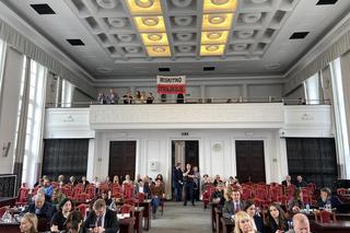 Mieszkańcy Wiskitna mają dość! „Jesteśmy tutaj, aby zdyscyplinować radnych”