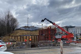 Trwa rozbudowa al. 29 Listopada. Nowy wiadukt kolejowy rośnie w oczach 