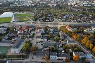 Meble, ubrania i podkłady torowe. Co się wrzuca do pieca?