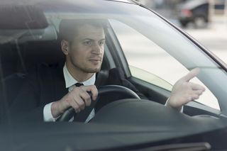 Od lat stoją przy drodze, ale większość kierowców nie zwraca na nie uwagi. Pełnią jednak ważną rolę
