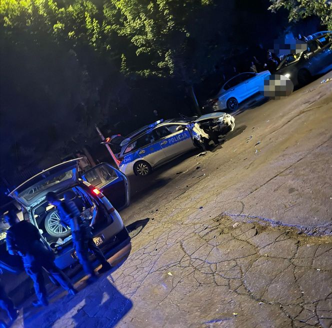 Pościg za złodziejem kół w Warszawie. Pirat drogowy staranował radiowóz!