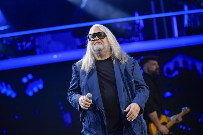 Znany dziennikarz i brat pogodynka TVP na scenie w Opolu. Występy podczas koncertu "Premiery"