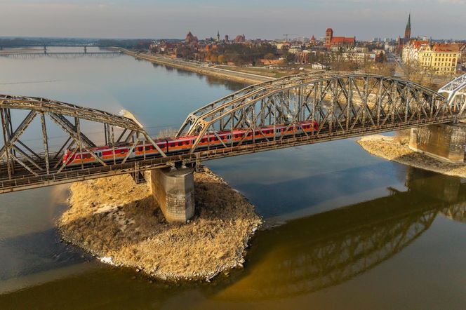 Duży ruch na kolei w Kujawsko-Pomorskiem. Te wakacyjne połączenia z Bydgoszczy będą uruchomione latem 2025 