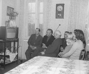 QUIZ PRL. „Jutro będzie futro!” Powiedzenia naszych rodziców, które ukształtowały Polaków z pokolenia PRL-u