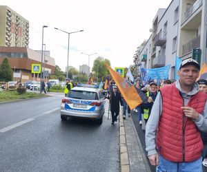 Hutnicy i koksownicy wyszli na ulice w Dąbrowie Górniczej. Apel do rządu o ratunek dla branży i tysięcy miejsc pracy