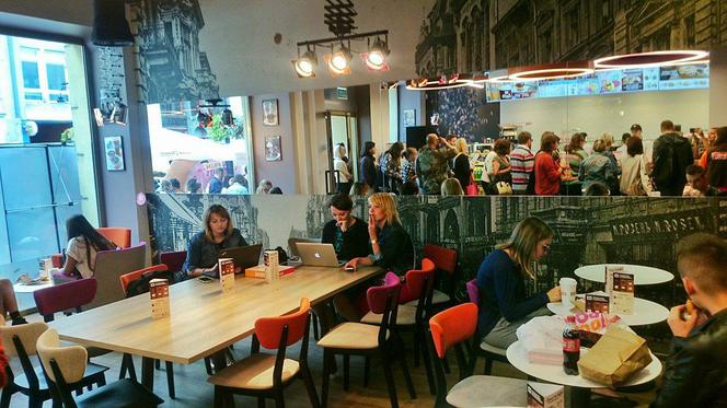 10 Dunkin' Donuts zawitał do Łodzi. Na Piotrkowskiej kolejki