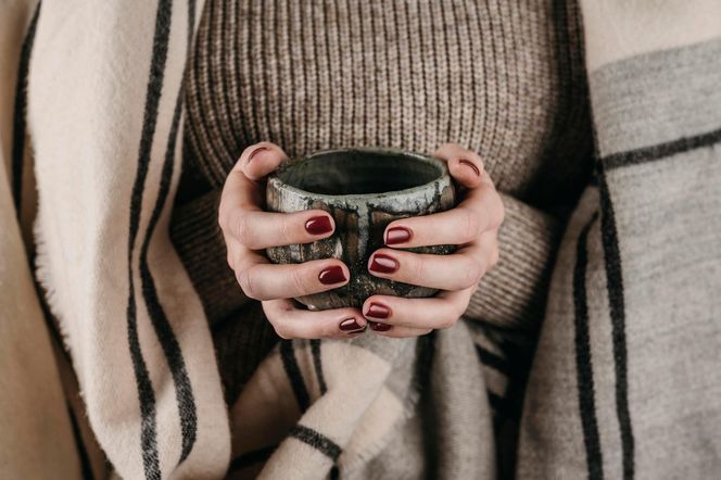 Cappuccino, biszkopt, karmel, czekolada. Najmodniejsze kolory na paznokciach przywodzą na myśl apetyczne desery!