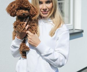 Angela Dańczak nie posprzątała po psie